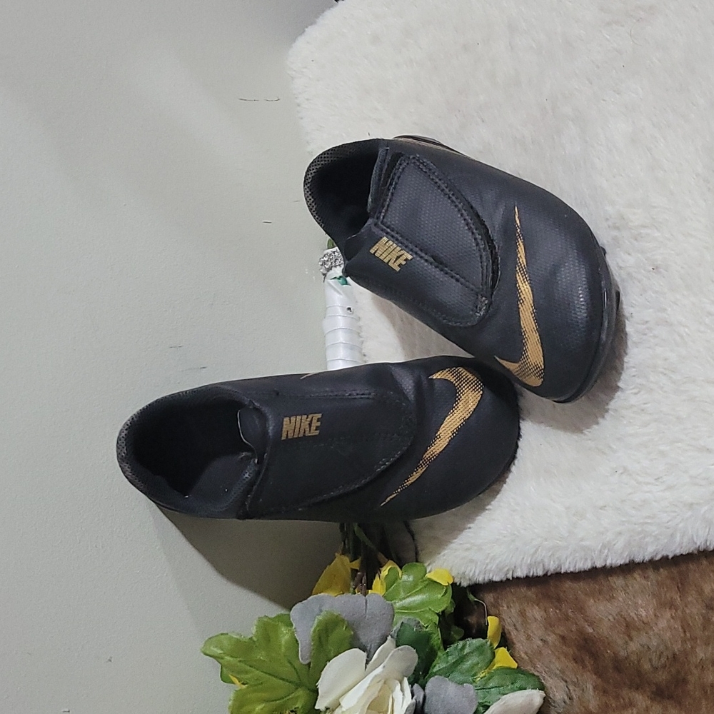 Nike Kids Black and Gold Sneakers